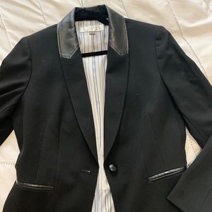 Black Tahari Business Suit - Size 8